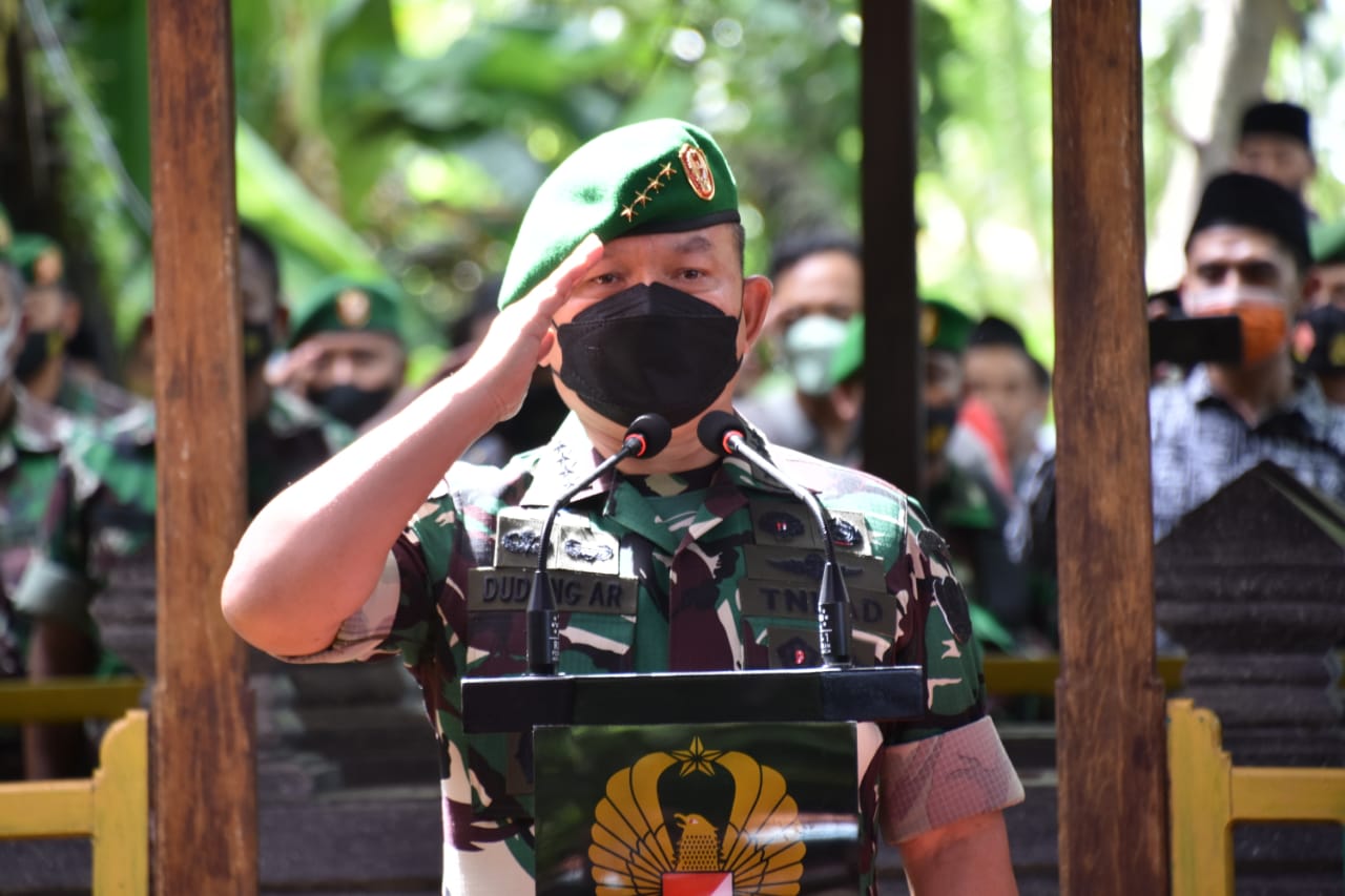 Kasad, Jenderal TNI Dudung Abdurachman Pimpim Pemakaman Prajurit Yang Gugur Di Papua